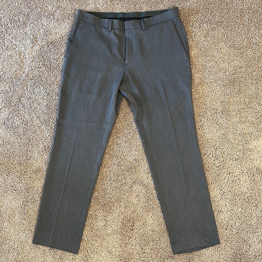 Kenneth Cole Reaction dress pants. Excellent used condition. Size 36” x 30”